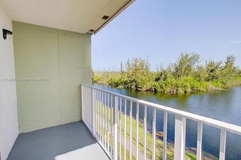 8240 SW 210th St # 320, Cutler Bay FL 33189