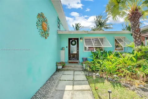 1420 Carandis Cir, Lake Clarke Shores FL 33406