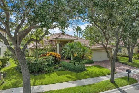 2943 Oakbrook Dr, Weston FL 33332