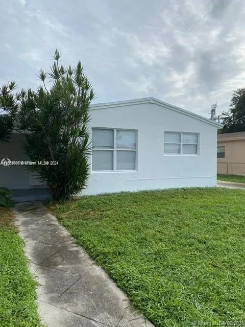 4621 SW 19th St, West Park FL 33023