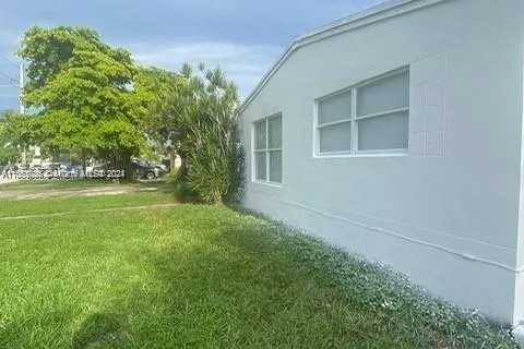 4621 SW 19th St, West Park FL 33023