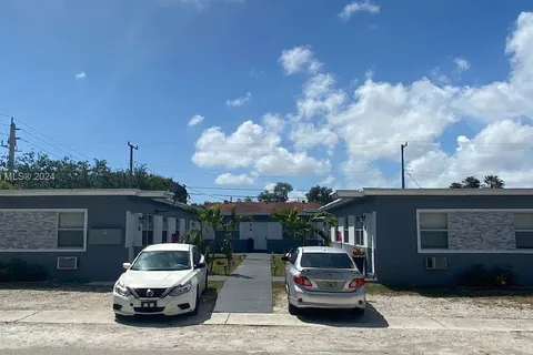 2300 Douglas St, Hollywood FL 33020