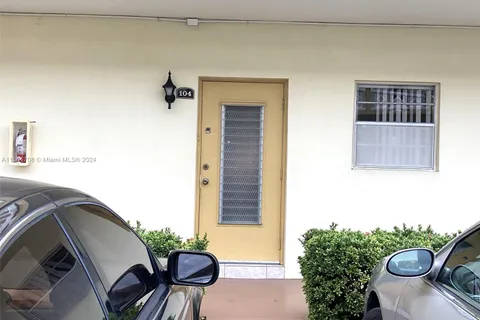 5111 W Oakland Park Blvd # 104, Lauderdale Lakes FL 33313