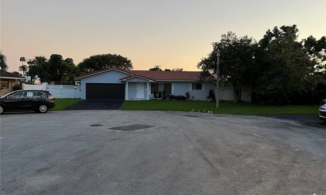 7520 NW 44th Ct, Coral Springs FL 33065