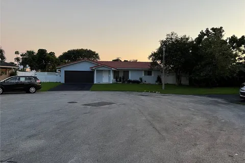 7520 NW 44th Ct, Coral Springs FL 33065