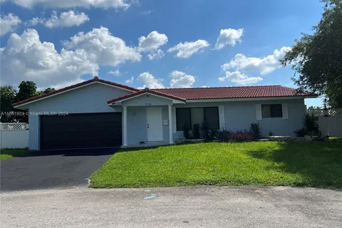 7520 NW 44th Ct, Coral Springs FL 33065