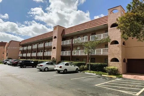 9480 Sunrise Lakes Blvd # 204, Sunrise FL 33322