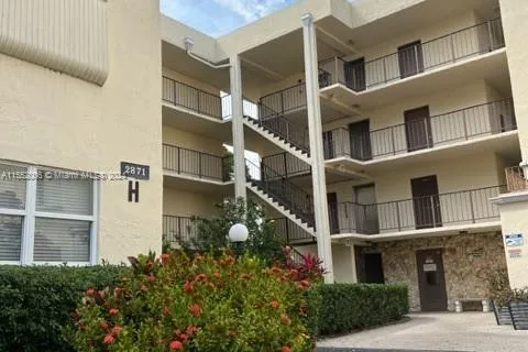 2871 Somerset Dr # 218, Lauderdale Lakes FL 33311