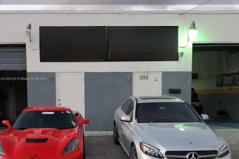 W Body Shop & Car Dealership, Hialeah FL 33010