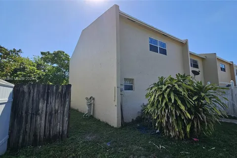 954 SW 74th Ave # 1, North Lauderdale FL 33068