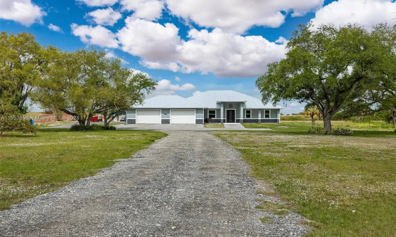 1541 Frontier Cir, Other City - In The State Of Florida FL 33935