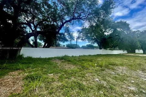 2451 NW 167th St, Miami Gardens FL 33056