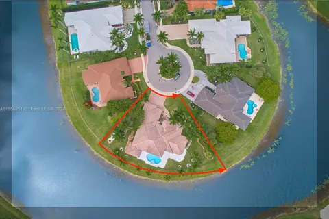 2534 Poinciana Dr, Weston FL 33327