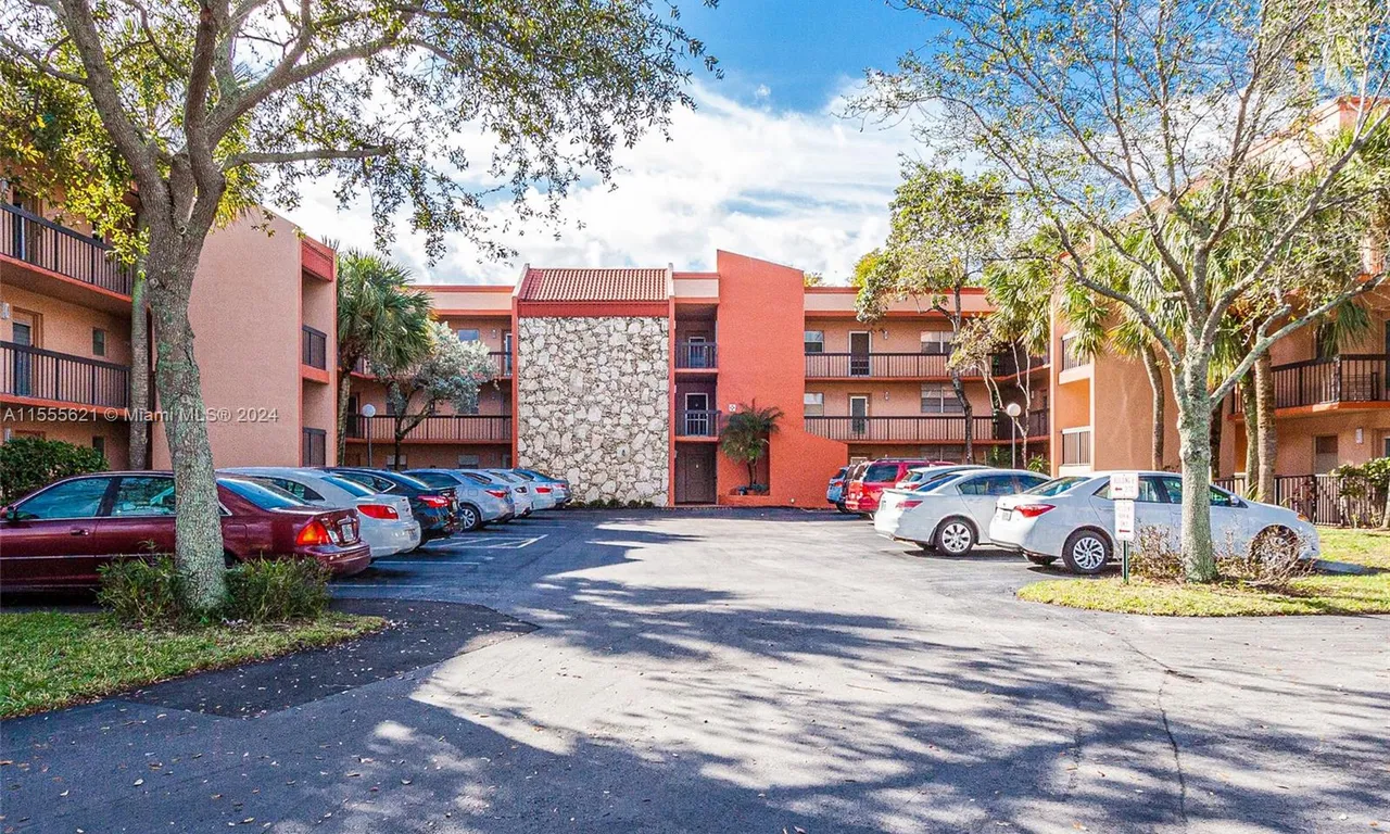 3040 Holiday Springs Blvd # 308, Margate FL 33063