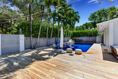 796 Glenridge Rd, Key Biscayne FL 33149