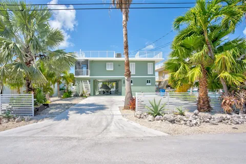 233 Ann Bonny Dr, Key Largo FL 33037