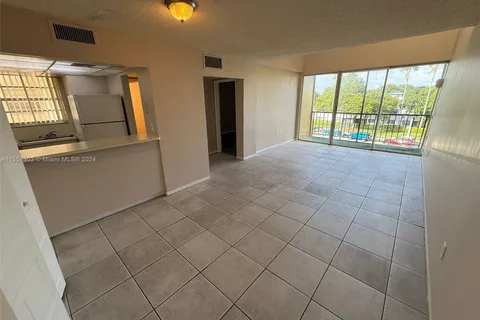 8850 Fontainebleau Blvd # 404, Miami FL 33172