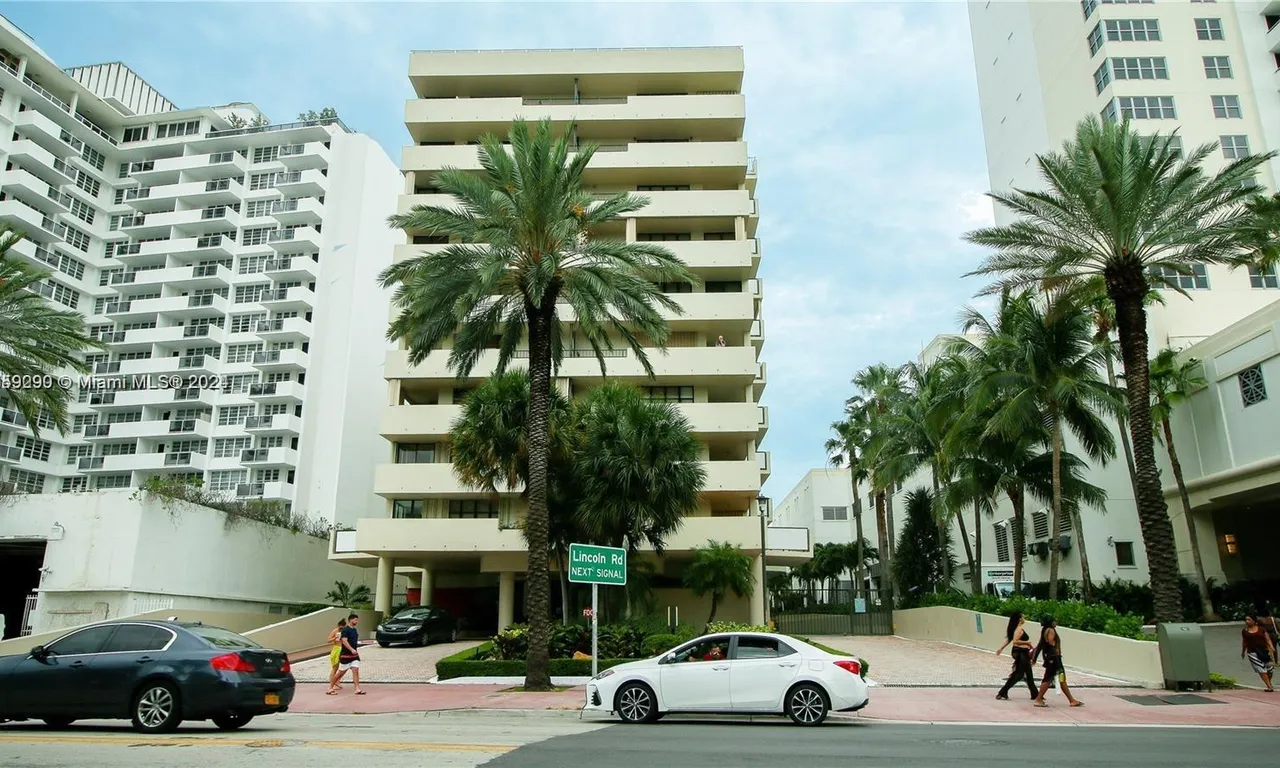 1621 Collins Ave # 208, Miami Beach FL 33139