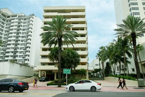 1621 Collins Ave # 208, Miami Beach FL 33139