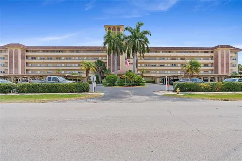 4100 Crystal Lake Dr # 109, Deerfield Beach FL 33064