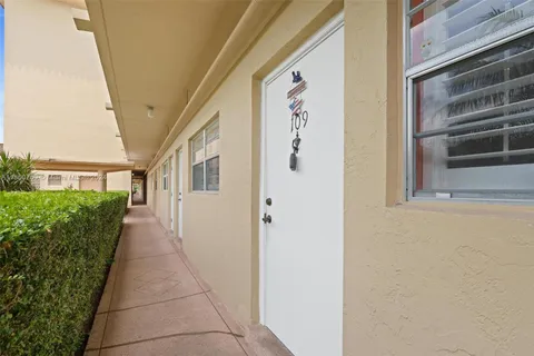 4100 Crystal Lake Dr # 109, Deerfield Beach FL 33064