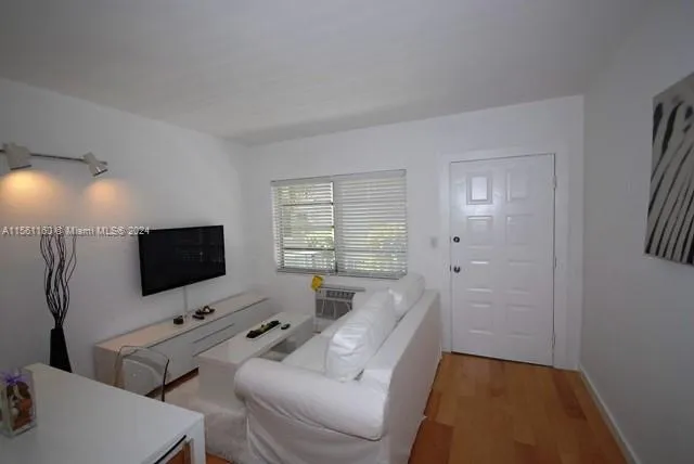 945 Meridian Ave # 3, Miami Beach FL 33139