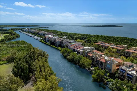 6206 Paradise Point Dr, Palmetto Bay FL 33157