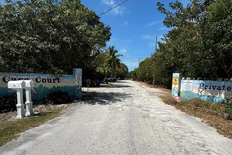 - Casa Court Dr, Key Largo FL 33070