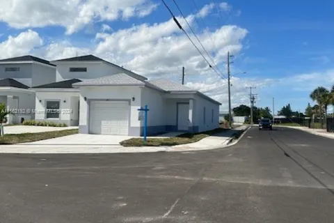 401 NW 12th Ave, Boynton Beach FL 33435