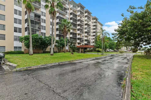 4174 Inverrary Dr # 510, Lauderhill FL 33319