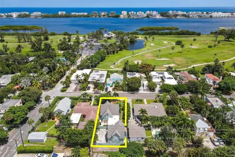 621 N Lakeside Dr, Lake Worth FL 33460