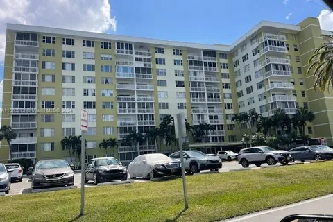 4400 Hillcrest Dr # 701B, Hollywood FL 33021