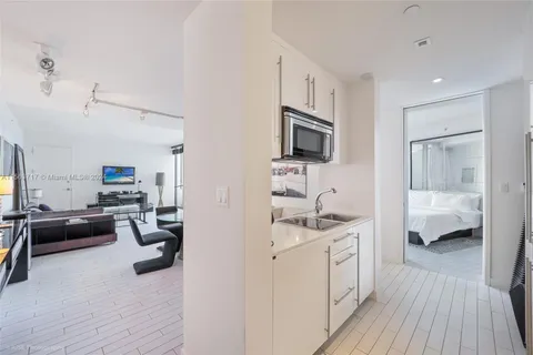 2201 E Collins Ave # 431, Miami Beach FL 33139