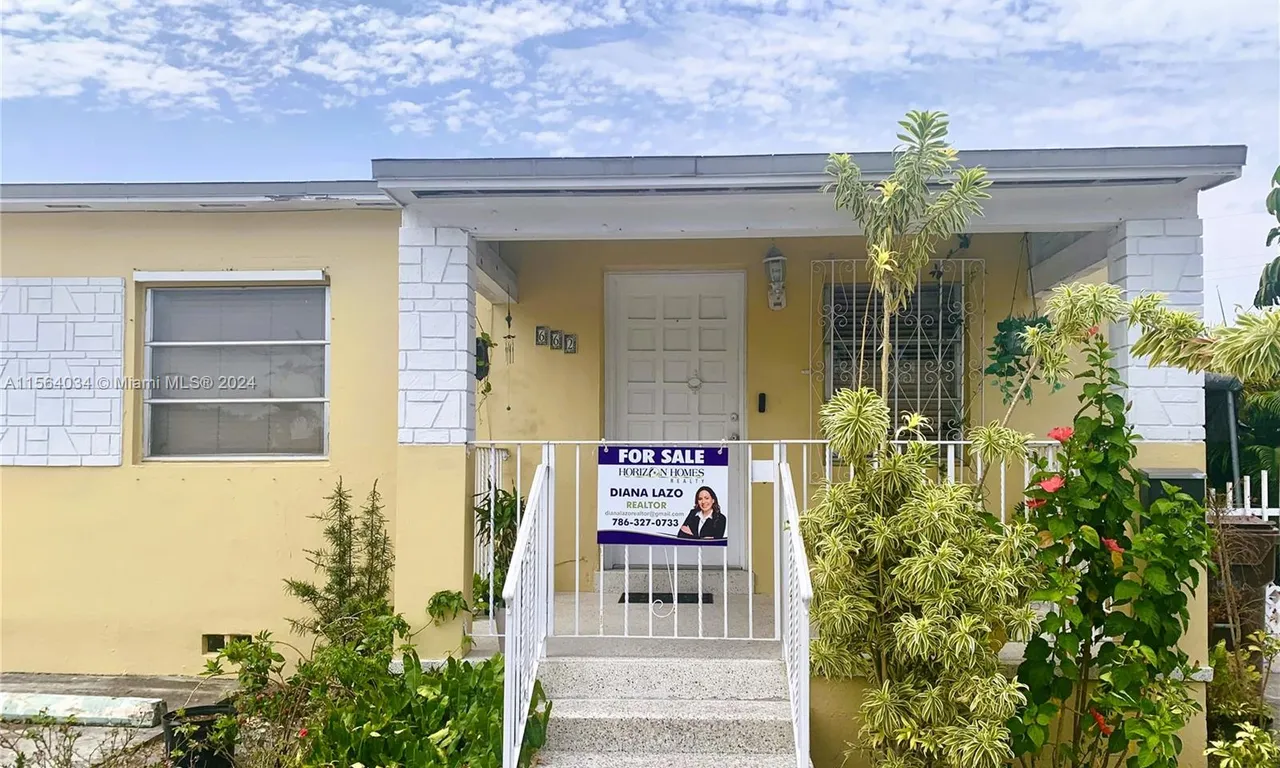 662 E 21st St, Hialeah FL 33013