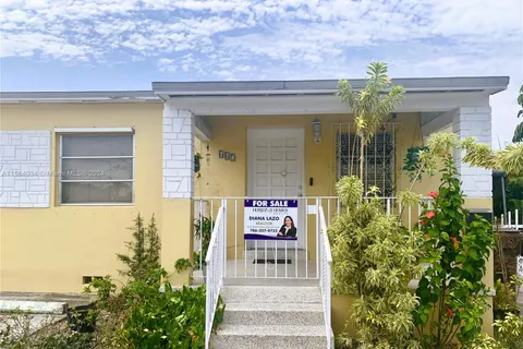 662 E 21st St, Hialeah FL 33013