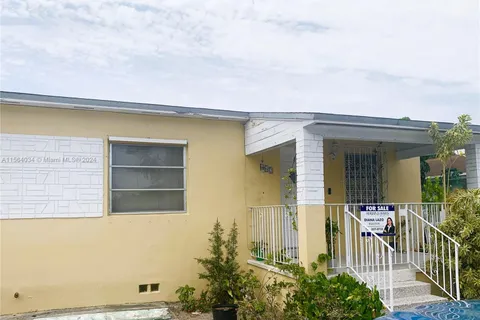 662 E 21st St, Hialeah FL 33013