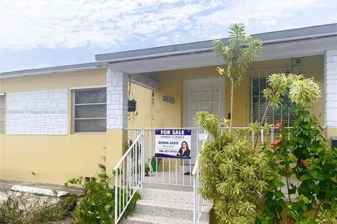 662 E 21st St, Hialeah FL 33013