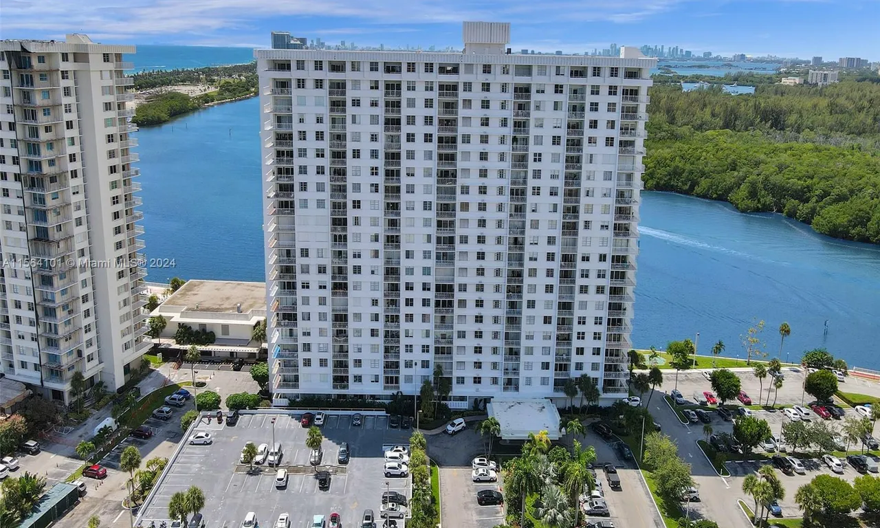 500 Bayview Dr # 617, Sunny Isles Beach FL 33160