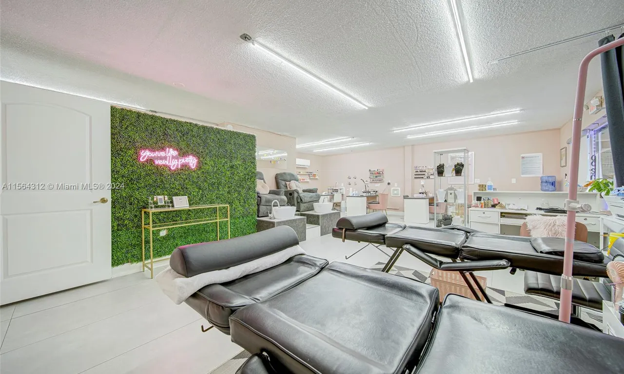 Beauty Wax Studio For Sale in Hialeah, Hialeah FL 33013