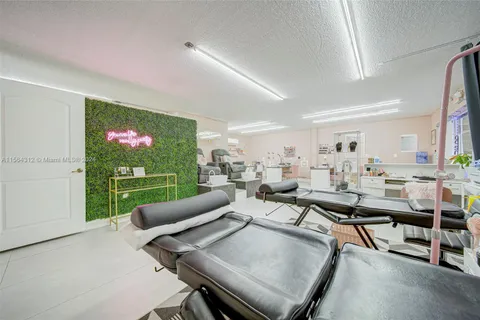 Beauty Wax Studio For Sale in Hialeah, Hialeah FL 33013