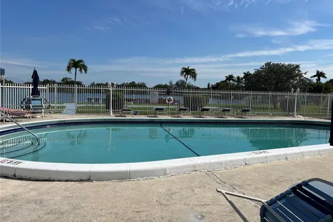 2200 Park Ln # 109, Hollywood FL 33021