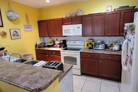 142 NE 33rd Ter, Homestead FL 33033