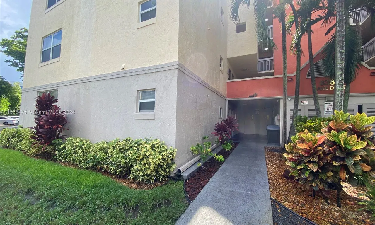 8363 LAKE DR # 101, Doral FL 33166