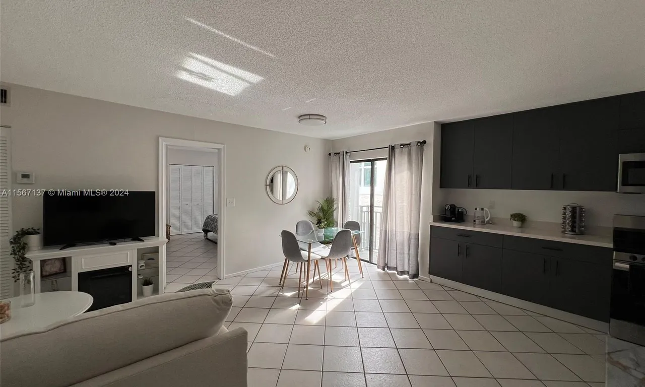 753 Michigan Ave # 3C, Miami Beach FL 33139