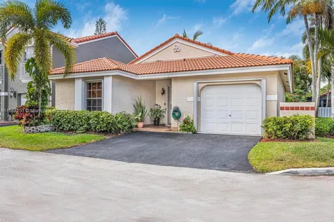 1399 Seagrape Cir, Weston FL 33326