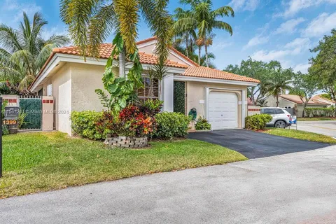 1399 Seagrape Cir, Weston FL 33326