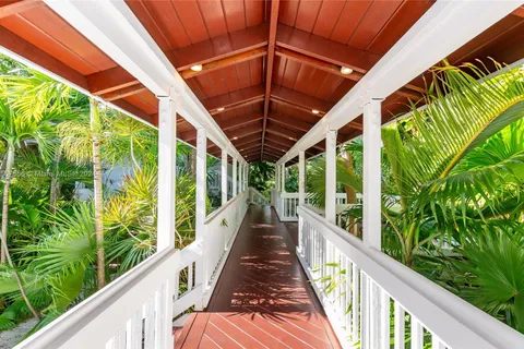 655 N Mashta Dr, Key Biscayne FL 33149