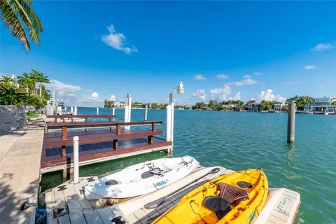 655 N Mashta Dr, Key Biscayne FL 33149