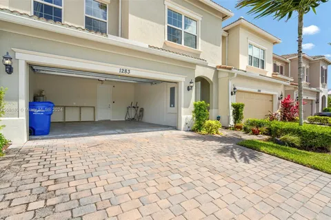 1283 Eucalyptus Dr, Hollywood FL 33021