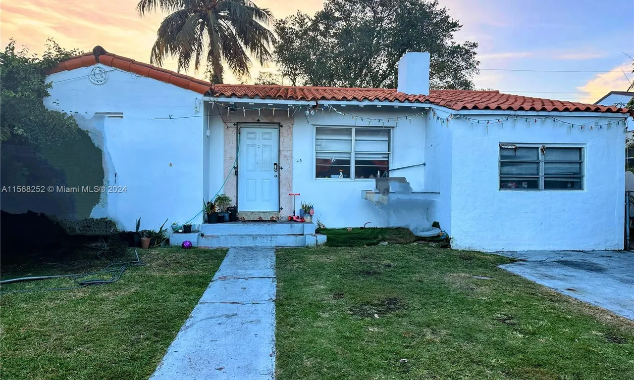 810 NW 17th Ct, Miami FL 33125